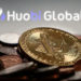 Bitcoins y logo de Huobi Global.