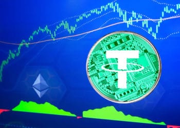 Criptomoneda tether sobre gráfico con red de ethereum.
