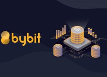 Logo de Bybit Exchange al lado de pilas de bitcoins