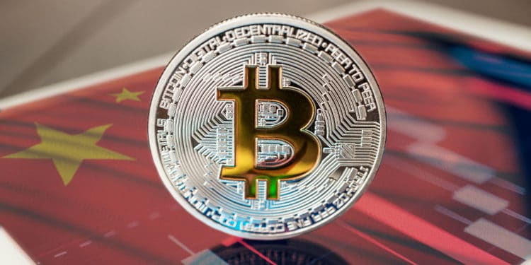 Bitcoin con bandera de china y gráfico.