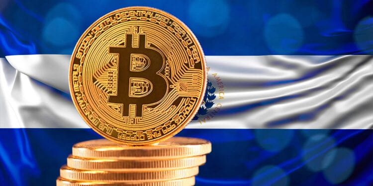 El Salvador bandera y bitcoin.