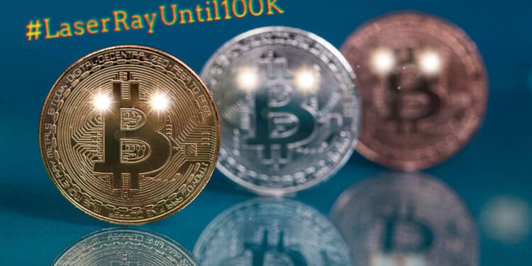 Bitcoin con ojos rayos laser.