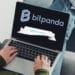 Laptop con logo de bitpanda y palabras "white label".