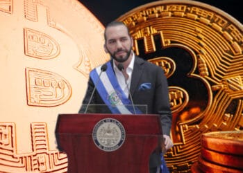 Bukele en podio con bitcoins.