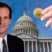 Jim Himes frente al Congreso de Estados Unidos y mano sosteniendo una bitcoin.