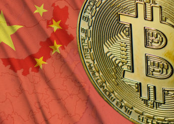 Bitcoin sobre bandera de China y mapa de Mongolia Interior.