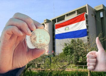 Banco Central de Paraguay con bandera de Paraguay, mano con pulgar arriba y bitcoin.