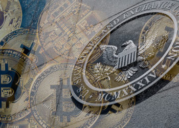 La SEC aún tiene pendiente por aprobar un volumen considerable de solicitudes de ETF de bitcoin. Composición por CriptoNoticias Fuentes: @SEC_News/Twitter ; ff photo /  elements.envato.com .