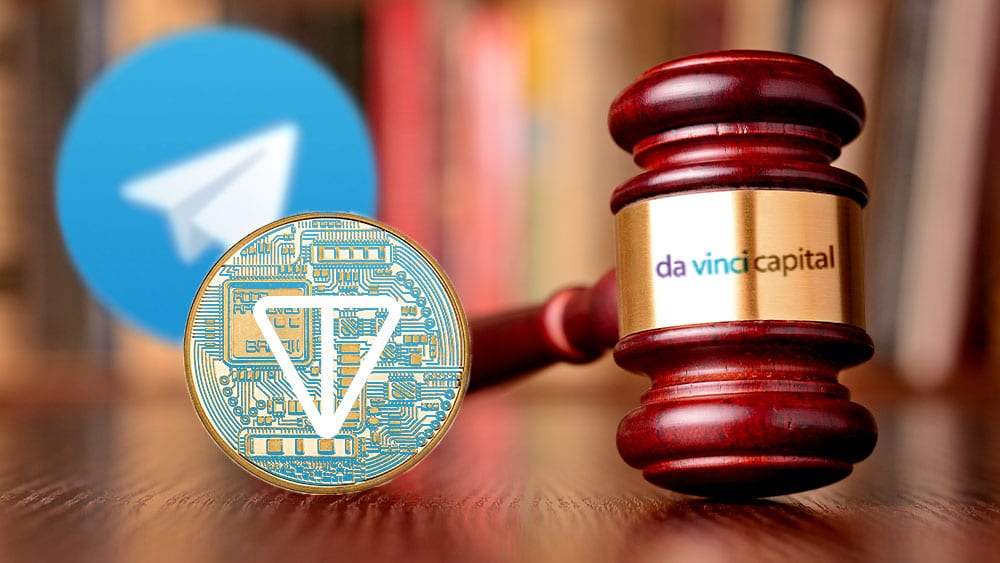 Mesa de juez con logo de Telegram, Da Vinci Capital y criptomoneda Gram.