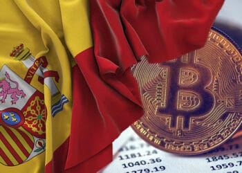 BTC sobre documento contable y bandera de España.