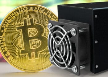 BTC y minero con bandera de Venezuela de fondo.