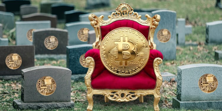 Bitcoin en silla real sobre cementerio de altcoins.
