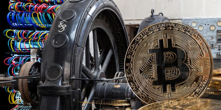 Central hidroelectrica, granja y bitcoin.