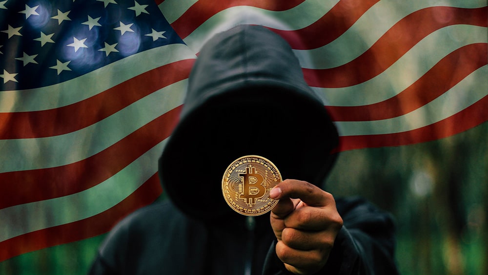 Hacker con bitcoin y bandera USA.