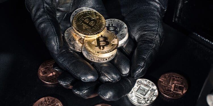 Mano de ladrón con btc.