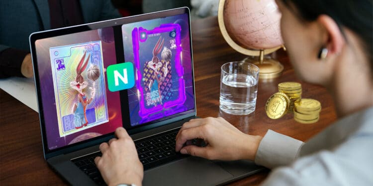 Persona con bitcoins sobre la mesa mirando NFT de Space Jam en NIfty's.
