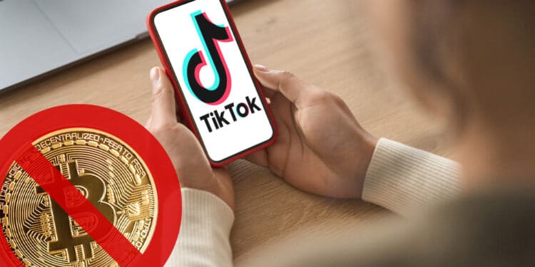 Teléfono con tik tok y btc con signo de prohibido.