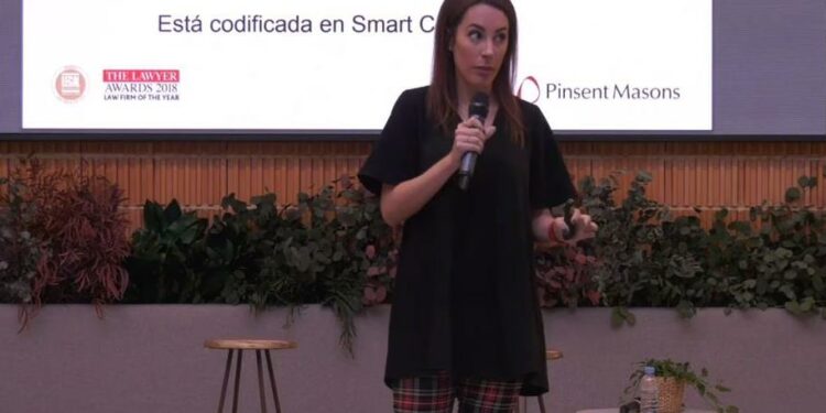 Abogada Cristina Carrascosa ofrece una charla