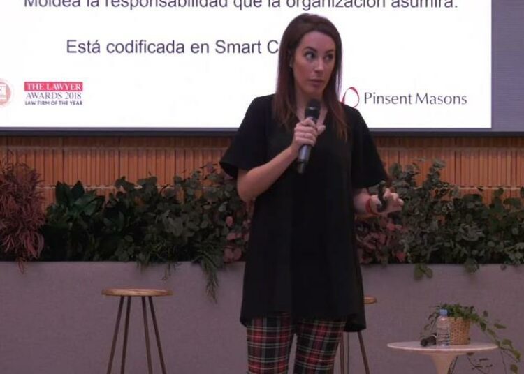 Abogada Cristina Carrascosa ofrece una charla