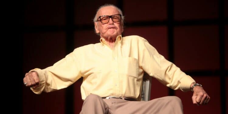 Stan Lee sobre un escenario.
