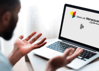 Persona desesperada usando sitio web de Banco de Venezuela.