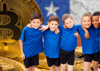 Niños y BTC con bandera de Chile.