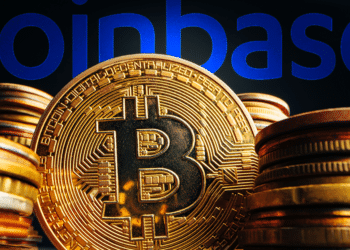 BTC y logo Coinbase.