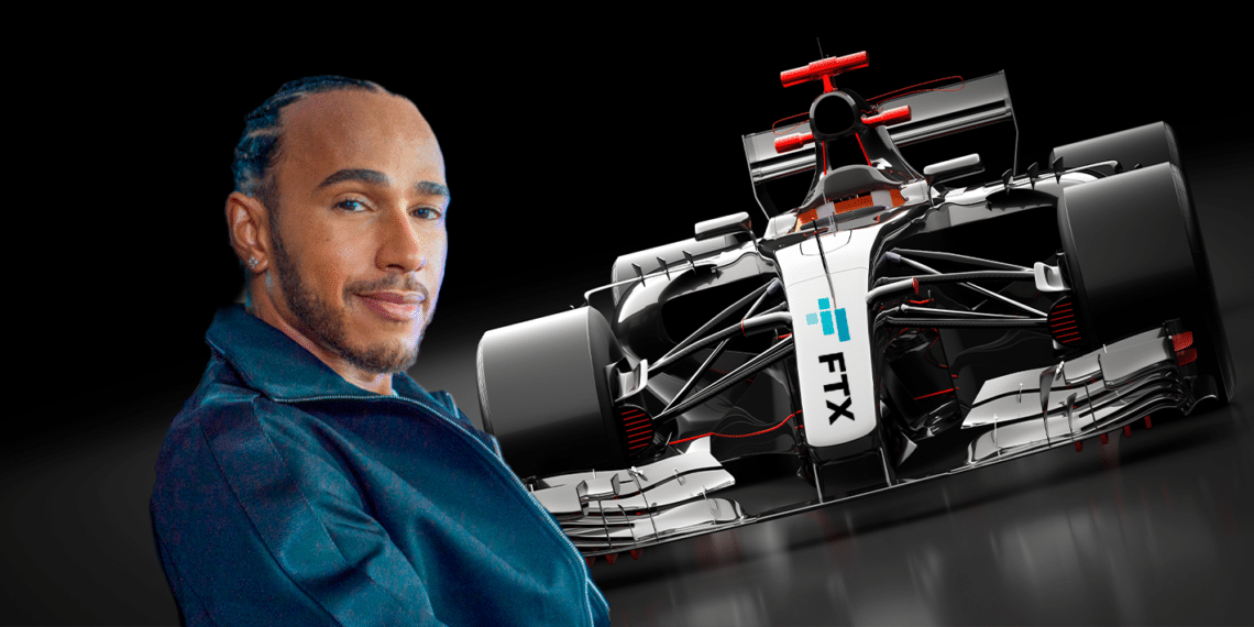 Hamilton, auto de F1 y logo de FTX.