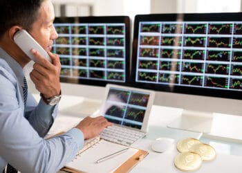 Los inventarios de ETH en los exchanges han disminuido 50% desde mayo 2020. Composición por CriptoNoticias. formatoriginal / elements.envato.com; DragonImages / elements.envato.com.