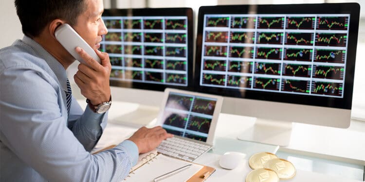 Los inventarios de ETH en los exchanges han disminuido 50% desde mayo 2020. Composición por CriptoNoticias. formatoriginal / elements.envato.com; DragonImages / elements.envato.com.