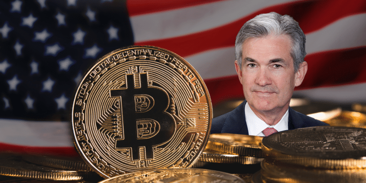 Powell, BTC y bandera de USA.