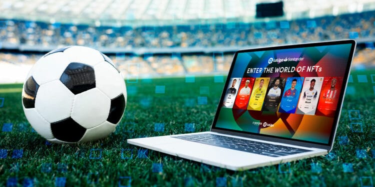 Pantalla con Sorare, NFT y balón de fútbol.
