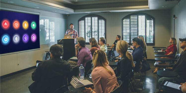clases criptomonedas universidades ecuador gobierno