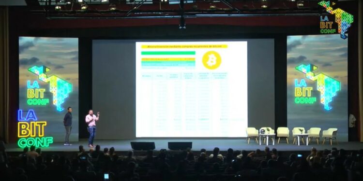 En LABITCONF, Juan Rodríguez revela sus estrategias de inversión en bitcoin. Fuente: talent-land.tv.