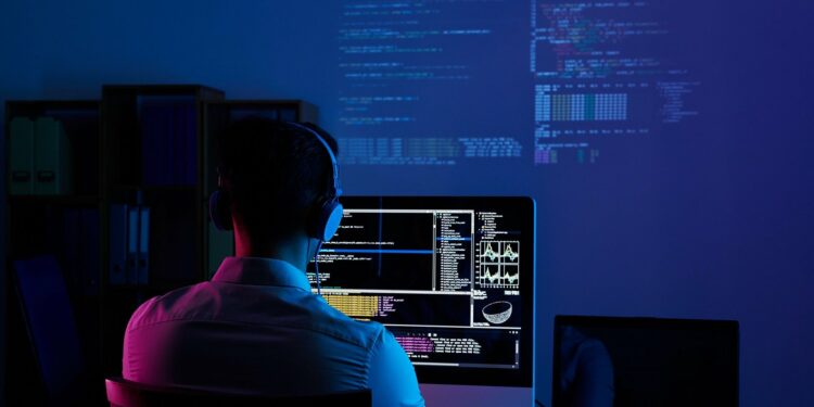 El venezolano Francisco Calderón es uno de los desarrolladores pioneros de Lightning y Bitcoin en Latinoamérica. Fuente: Pixabay.