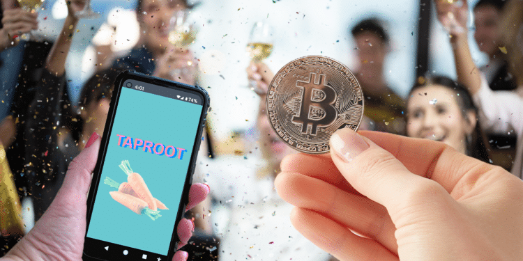 mano y teléfono sosteniendo un BTC y un móvil con fondo de pantalla de cine.