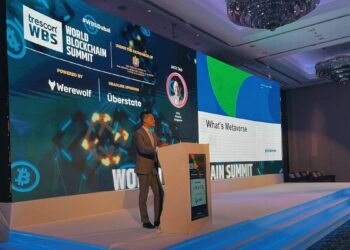 CEO de Phemex hablando en el escenario del World Blockchain Summit en Dubai