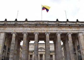 gobierno-colombia-tomara-dinero-cuentas-bancos-usuarios