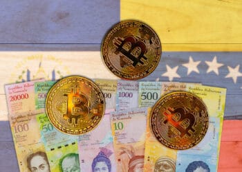 El Salvador comenzó a minar bitcoin y Venezuela pasó por reconversión monetaria. Composición por CriptoNoticias. stevanovicigor / elements.envato.com; twenty20photos / elements.envato.com; tirachard / freepik.com; twenty20photos / elements.envato.com; twenty20photos / elements.envato.com.