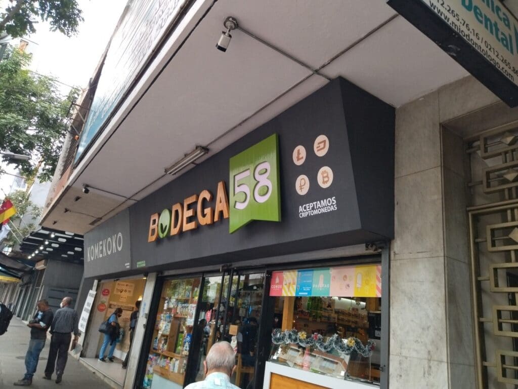 comercio-acepta-pagos-criptomonedas-bodega-58