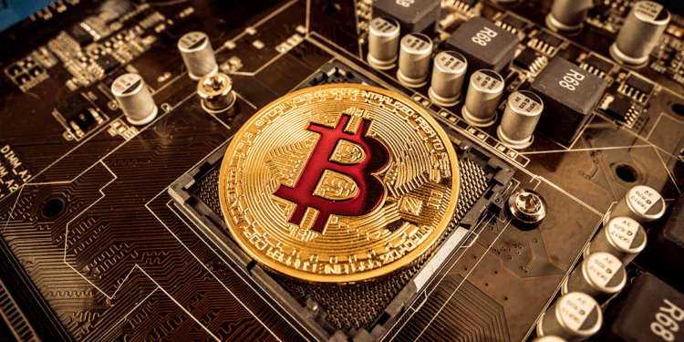Técnicamente, no sería posible que desarrolladores maliciosos se apoderen del código de Bitcoin. Composición por CriptoNoticias. Fuentes:  cookelma  /  elements.envato.com .