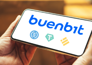 Buenbit y criptomonedas en teléfono.