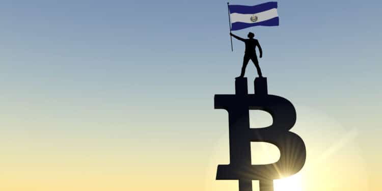 Mónica Taher, directora Tecnología en Innovación de Negocios de El Salvador, cree que una moneda de curso legal como Bitcoin los llevará al próximo siglo. - Fuentes:  in drop /