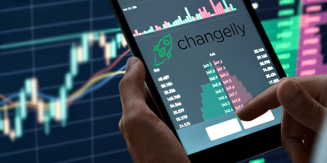 Con Changelly puedes intercambiar, comprar y vender criptomonedas sin necesidad de pasar por verificación KYC. Composición por CriptoNoticias. Fuentes: insta_photos / adobe.stock.