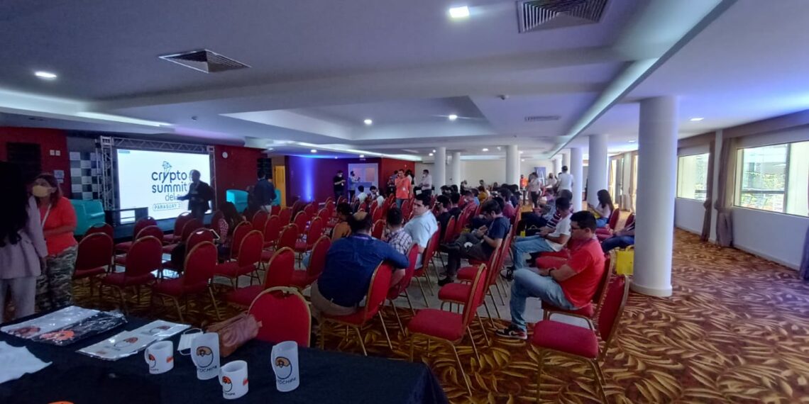 La comunidad de mineros, emprendedores y aficionados a las criptomonedas en Paraguay se congregó en Ciudad del Este.