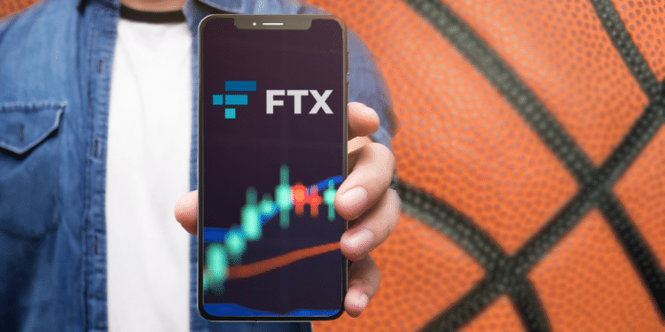 FTX y balón de basquet.