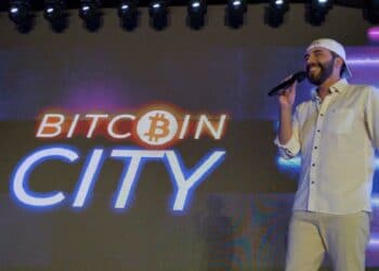 Bitcoin City busca atraer más inversionistas internacionales para que inviertan en el país. Imagen por Iván Gómez.