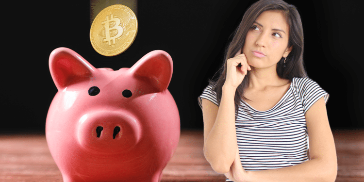 Ahorro BTC y persona pensando.