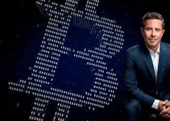 El economista Saifedean Ammous valoró el uso de bitcoin como inversión en empresas. Composición por CriptoNoticias.  BT IMAGE / stock.adobe ; Saifedean Ammous / Amazon.