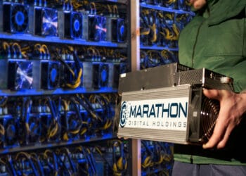 Marathon quiere posicionarse entre las empresas de minería de bitcoin con mayor hash rate de Bitcoin a nivel global. Composición por CriptoNoticias. agnormark/ stock.adobe.com; artiemedvedev/ stock.adobe.com; Marathon / globenewswire.com.